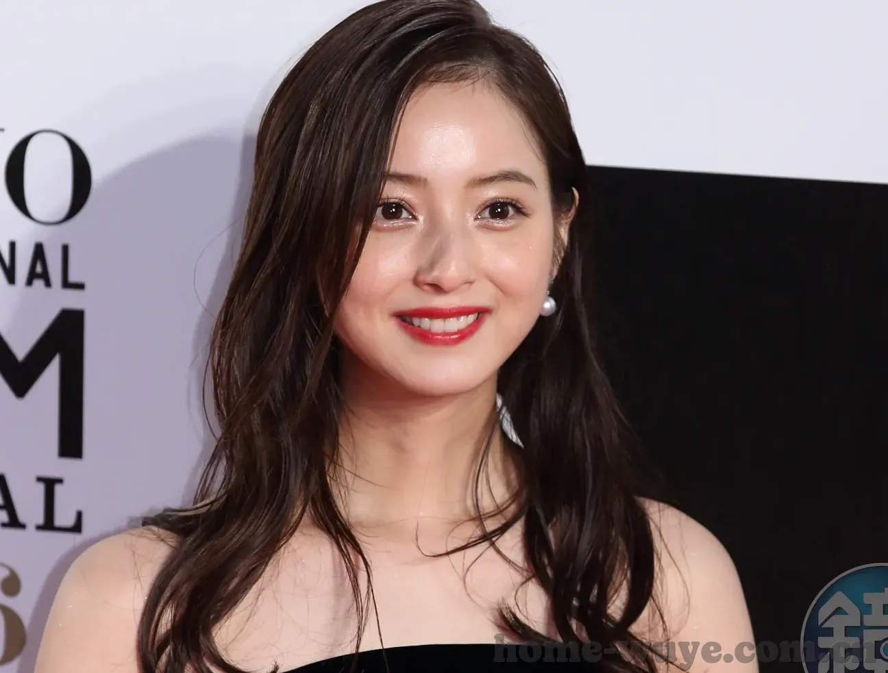 久久精品熟女亚洲av麻豆-探索亚洲影视的多元魅力——熟女之美的深度展现